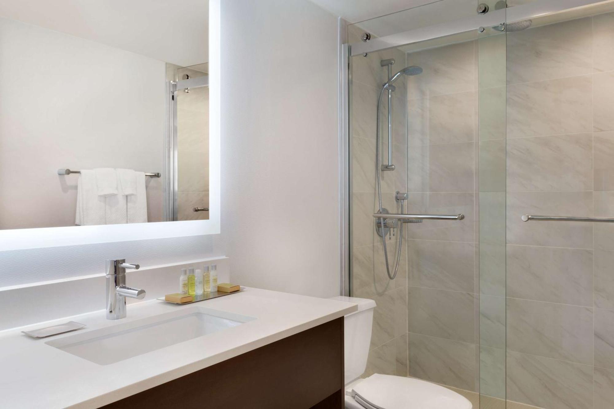 Doubletree By Hilton Hotel Toronto Airport West Mississauga Exteriör bild